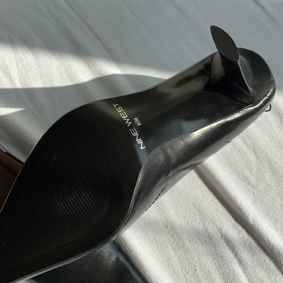 Nine West N-Chanting Black Leather Pumps - Picture 5 of 10